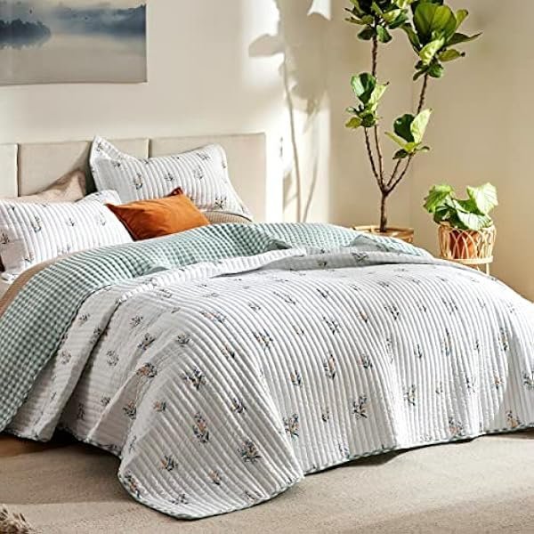 Floral Quilt Queen Size - Reversible Botanical Floral Comforter, Spring Lightweight Bedspread Quilted Bedding, Soft Microfiber Coverlet for All Seasons (90"x96") | Floral, Spring, Reversible, Ultra Soft, Lightweight